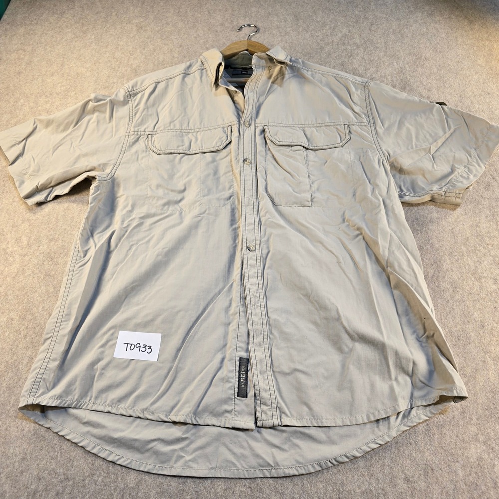 REI Mens‎ Medium Short Sleeve Hiking Shirt Tan Nylon UPF 50+ Vented Cargo T0933